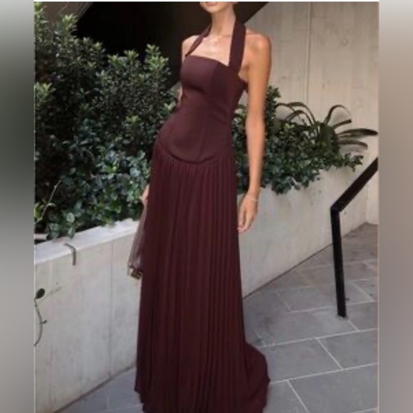 None Dresses & Skirts - Burgundy pleated halter maxi dress